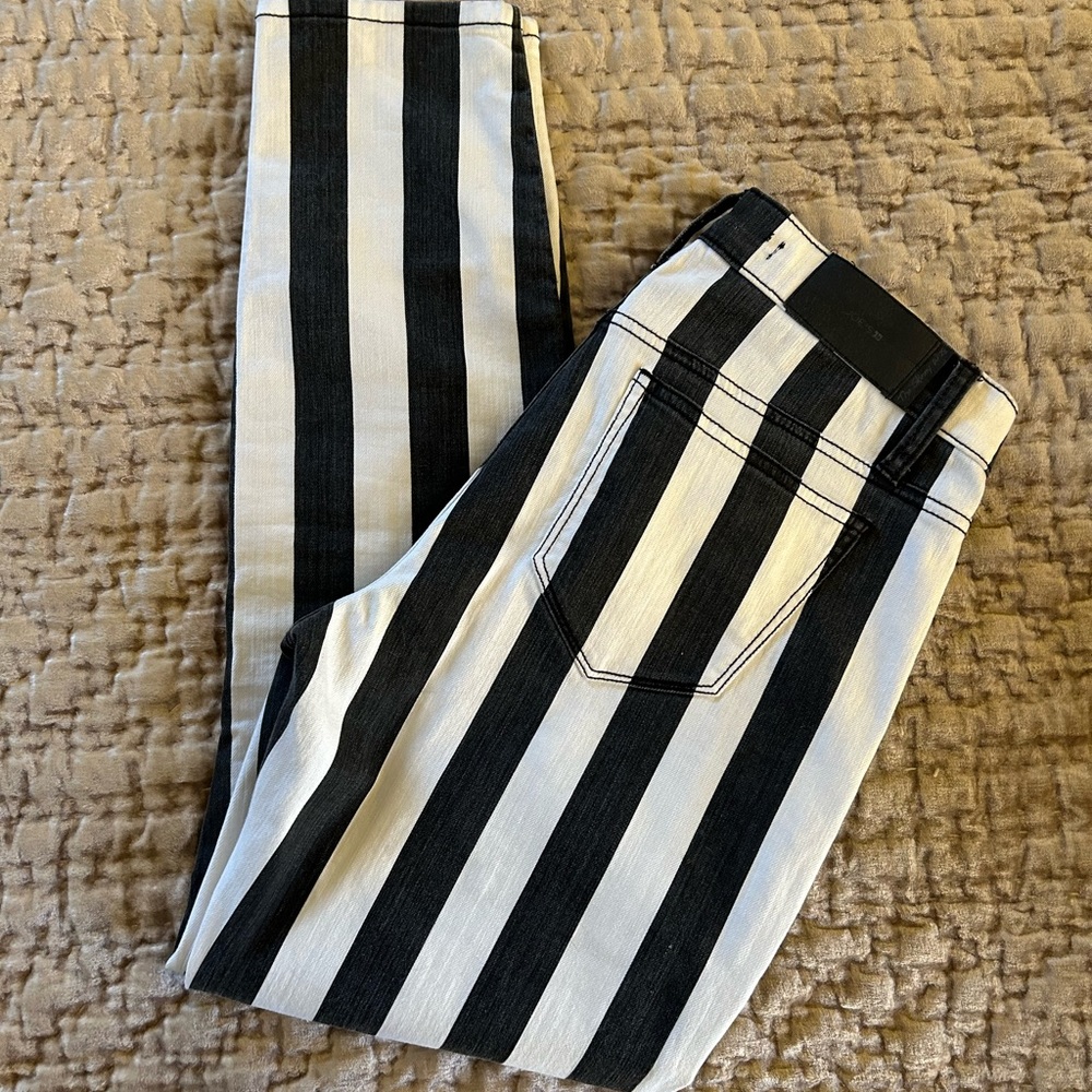 Joes Jeans. The Skinny Stripped Jean W28